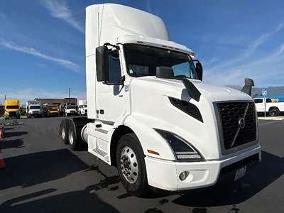 Volvo VNR64300 Day Cab Truck - 425HP, 12 Speed Automatic