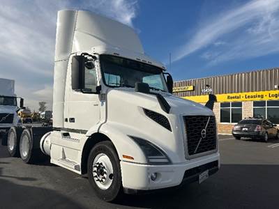 Volvo VNR64300 Day Cab Truck - 425HP, 12 Speed Automatic