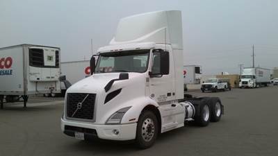 Volvo VNR64300 Day Cab Truck - 425HP, 12 Speed Automatic