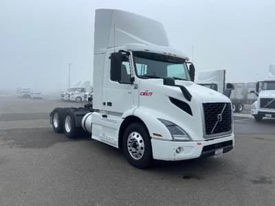 Volvo VNR64300 Day Cab Truck - 425HP, 12 Speed Automatic