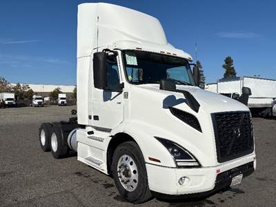 Volvo VNR64300 Day Cab Truck - 425HP, 12 Speed Automatic