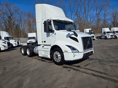 Volvo VNR64300 Day Cab Truck - 455HP, 12 Speed Automatic