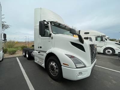 Volvo VNR64300 Day Cab Truck - 425HP, 12 Speed Automatic