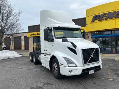 Volvo VNR64300 Day Cab Truck - 425HP, 12 Speed Automatic