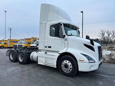 Volvo VNR64300 Day Cab Truck - 425HP, 12 Speed Automatic