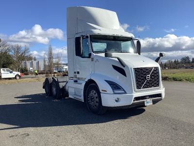Volvo VNR64300 Day Cab Truck - 425HP, 12 Speed Automatic