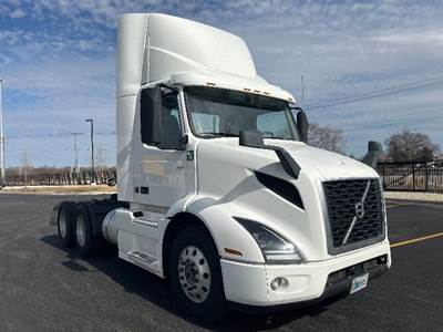 Volvo VNR64300 Day Cab Truck - 425HP, 12 Speed Automatic