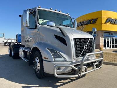 Volvo VNR64300 Day Cab Truck - 425HP, 12 Speed Automatic