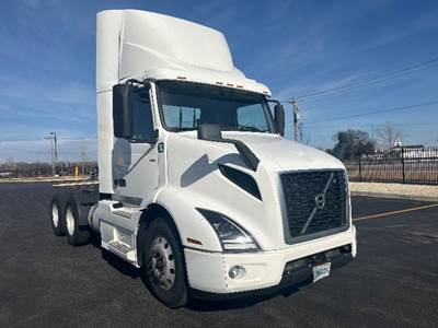 Volvo VNR64300 Day Cab Truck - 425HP, 12 Speed Automatic