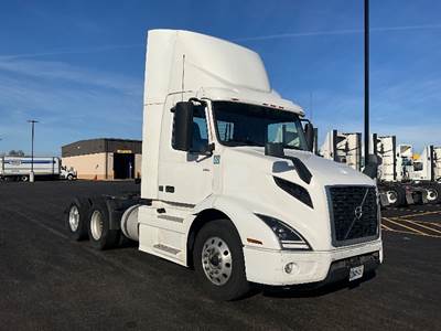 Volvo VNR64300 Day Cab Truck - 425HP, 12 Speed Automatic
