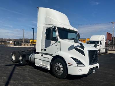 Volvo VNR64300 Day Cab Truck - 425HP, 12 Speed Automatic
