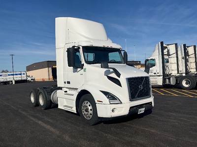 Volvo VNR64300 Day Cab Truck - 425HP, 12 Speed Automatic