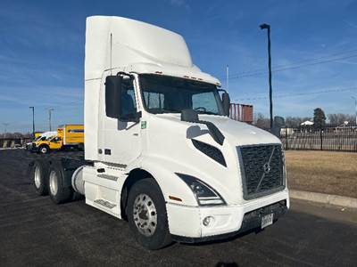 Volvo VNR64300 Day Cab Truck - 425HP, 12 Speed Automatic