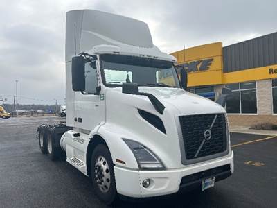 Volvo VNR64300 Day Cab Truck - 425HP, 12 Speed Automatic