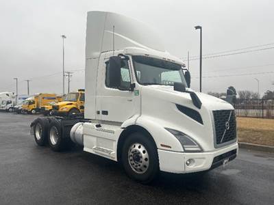 Volvo VNR64300 Day Cab Truck - 425HP, 12 Speed Automatic