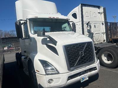 Volvo VNR64300 Day Cab Truck - 425HP, 12 Speed Automatic