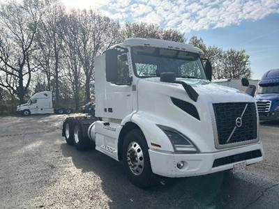 Volvo VNR64300 Day Cab Truck - 425HP, 12 Speed Automatic
