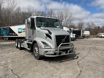 Volvo VNR64300 Day Cab Truck - 425HP, 12 Speed Automatic