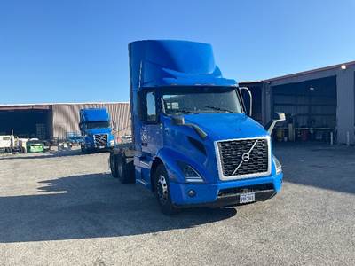 Volvo VNR64300 Day Cab Truck - 455HP, 12 Speed Automatic