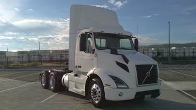 Volvo VNR64300 Day Cab Truck - 425HP, 12 Speed Automatic