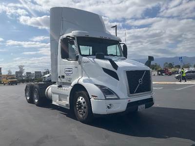 Volvo VNR64300 Day Cab Truck - 425HP, 12 Speed Automatic