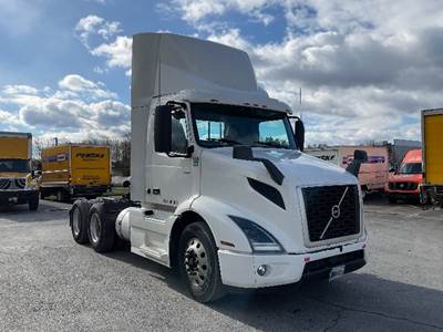 Volvo VNR64300 Day Cab Truck - 425HP, 12 Speed Automatic