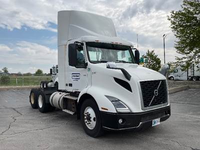 Volvo VNR64300 Day Cab Truck - 425HP, 12 Speed Automatic