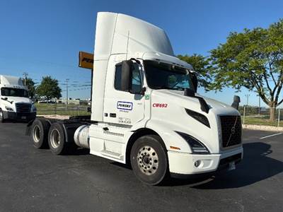 Volvo VNR64300 Day Cab Truck - 425HP, 12 Speed Automatic