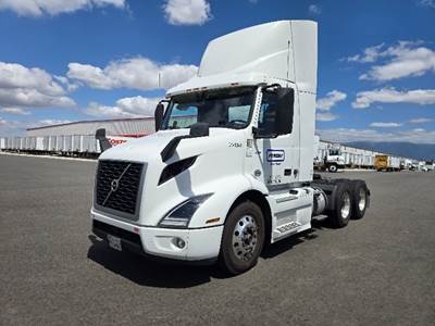 Volvo VNR64300 Day Cab Truck - 425HP, 12 Speed Automatic