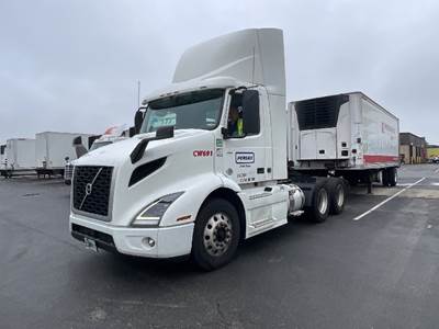 Volvo VNR64300 Day Cab Truck - 425HP, 12 Speed Automatic