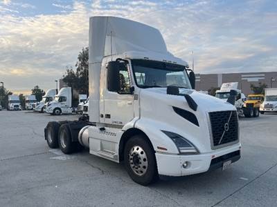 Volvo VNR64300 Day Cab Truck - 425HP, 12 Speed Automatic