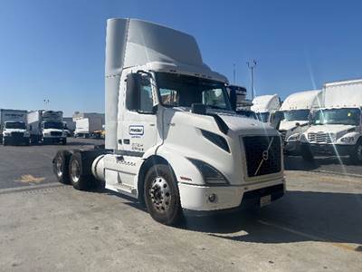 Volvo VNR64300 Day Cab Truck - 425HP, 12 Speed Automatic