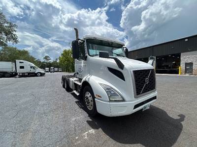 Volvo VNR64300 Day Cab Truck - 425HP, 12 Speed Automatic