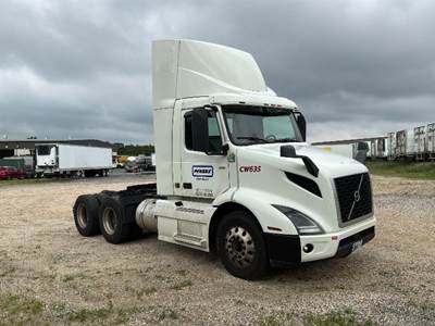 Volvo VNR64300 Day Cab Truck - 425HP, 12 Speed Automatic