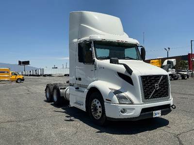 Volvo VNR64300 Day Cab Truck - 425HP, 12 Speed Automatic
