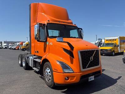 Volvo VNR64300 Day Cab Truck - 425HP, 12 Speed Automatic