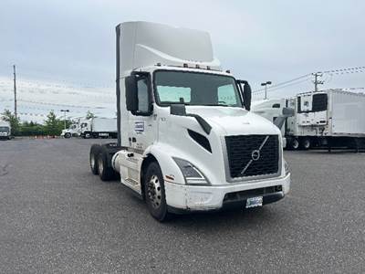 Volvo VNR64300 Day Cab Truck - 455HP, 12 Speed Automatic