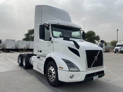 Volvo VNR64300 Day Cab Truck - 425HP, 12 Speed Automatic