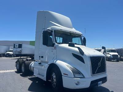 Volvo VNR64300 Day Cab Truck - 425HP, 12 Speed Automatic
