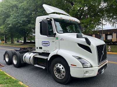 Volvo VNR64300 Day Cab Truck - 405HP, 10 Speed Manual