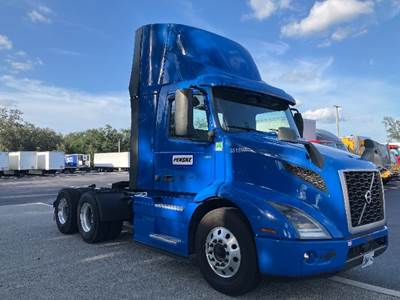 Volvo VNR64300 Day Cab Truck - 455HP, 12 Speed Automatic