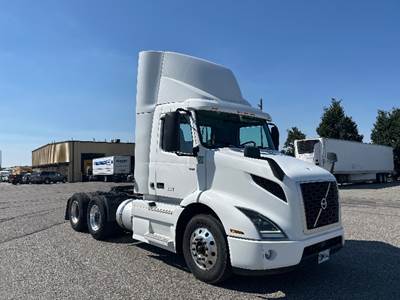 Volvo VNR64300 Day Cab Truck - 425HP, 12 Speed Automatic