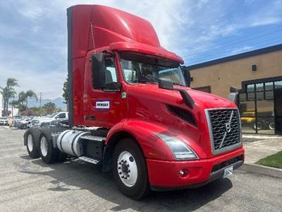 Volvo VNR64300 Day Cab Truck - 425HP, 12 Speed Automatic