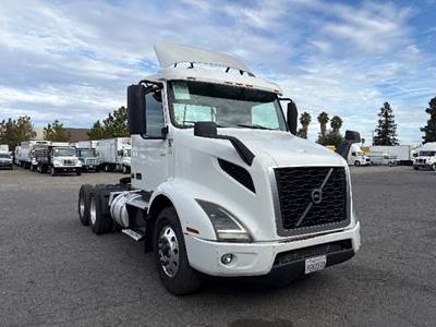 Volvo VNR64300 Day Cab Truck - 405HP, 12 Speed Automatic