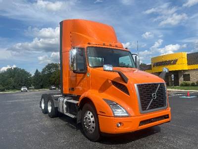 Volvo VNR64300 Day Cab Truck - 425HP, 12 Speed Automatic