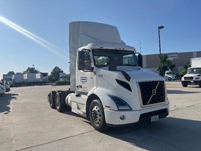 Volvo VNR64300 Day Cab Truck - 425HP, 12 Speed Automatic