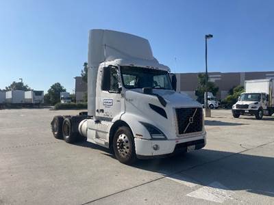 Volvo VNR64300 Day Cab Truck - 425HP, 12 Speed Automatic