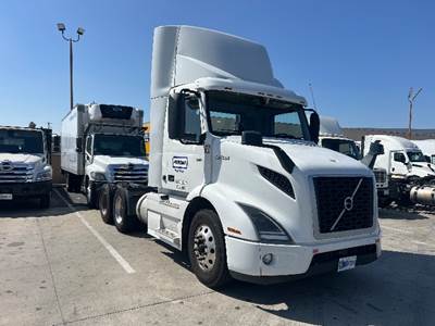 Volvo VNR64300 Day Cab Truck - 425HP, 12 Speed Automatic