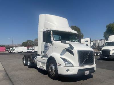 Volvo VNR64300 Day Cab Truck - 425HP, 12 Speed Automatic
