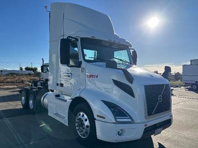 Volvo VNR64300 Day Cab Truck - 425HP, 12 Speed Automatic